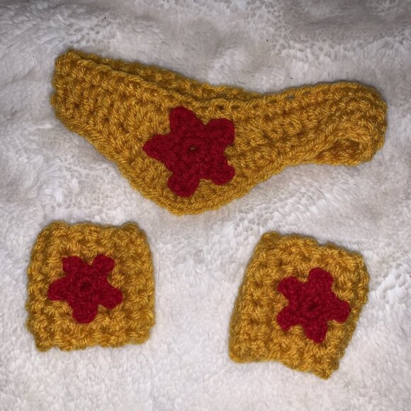 Knitted Wonderwoman Newborn Photo shoot Outfit! - Picture 3 of 4